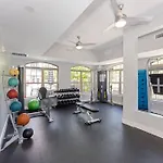 Chic Uptown Unit With Gym, Pool