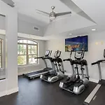 Chic Uptown Unit With Gym, Pool