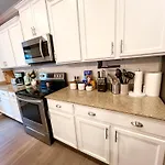 5 Bedrooms 7 Beds Luxury Farmhouse Fenced Yard Pets Ok