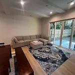 Spacious And Comfy Clt Retreat