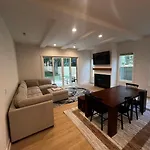 Spacious And Comfy Clt Retreat