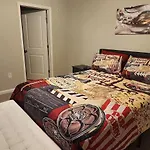 Two The Movies - Spacious Rooms - Sleeps 7 Instant Booking!