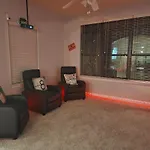 Two The Movies - Spacious Rooms - Sleeps 7 Instant Booking!