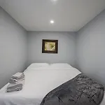 5Bed Homesleeps16Wifipooltablekingbed