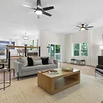 Modern 4 Bed In Quail Hollow