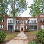 Light Filled 2 Bedroom In Myers Park With A Porch