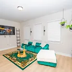 Cozy Downtown Retreat, Sleeps 8, Qbeds, Near Bojangles Coliseum