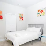 Cozy Downtown Retreat, Sleeps 8, Qbeds, Near Bojangles Coliseum