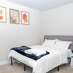 Cozy Downtown Retreat, Sleeps 8, Qbeds, Near Bojangles Coliseum