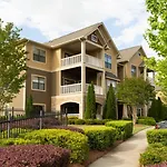 Lovely 1-Bedroom Apartment W/ Pool + Wi-Fi