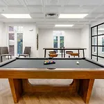 Bright Uptown Bliss - Free Parking, Walkable, Views