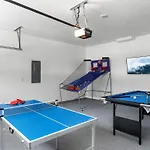 Perfect Getaway Prime Location Game Room And Hottub