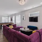 Pooltable-15 Mins To Uptown & Dt-King Bed!