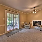 Cozy Home With Fenced Yard Less Than 1 Mi Downtown Matthews!