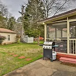 Cozy Home With Fenced Yard Less Than 1 Mi Downtown Matthews!