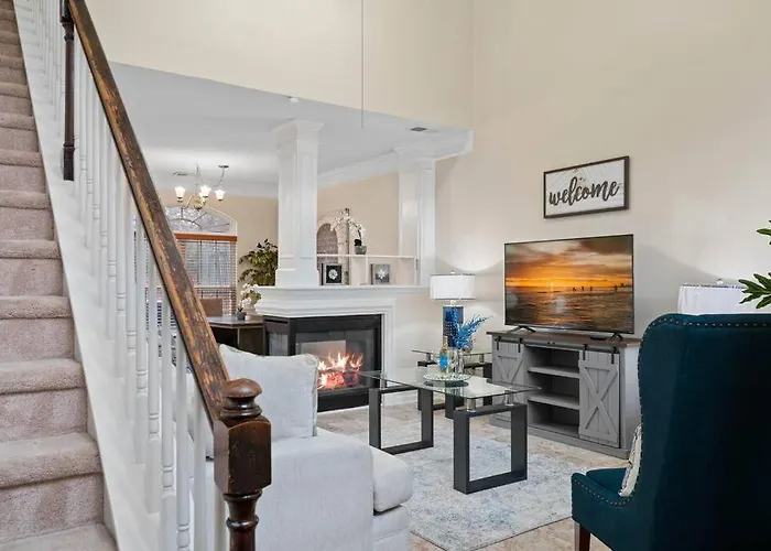 Cozy 4B 2 5B University Home King Beds Jacuzzi