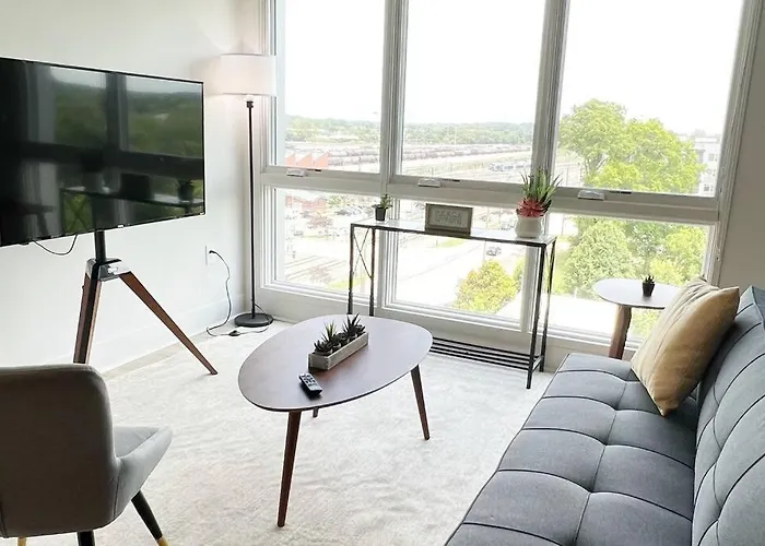 Studio Apartment, Queen Bed, Wifi, Kitchen, Washer & Dryer In Charlotte