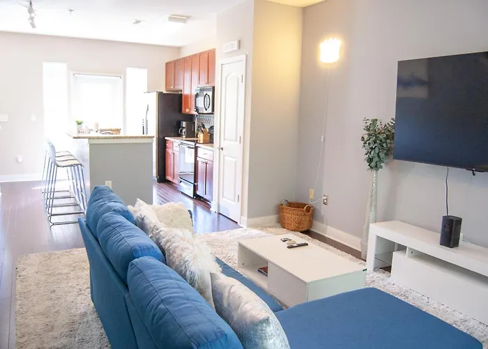Modern Townhouse - 1 Min To Uptown Clt - Walk To Restaurants