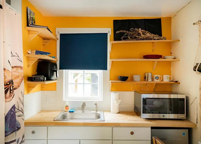 Adorable Solo-Traveler Retreat