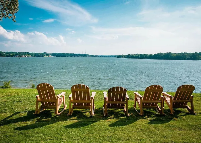 Lakefront Property Studio With Private Porch #39 At Long Cove Resort