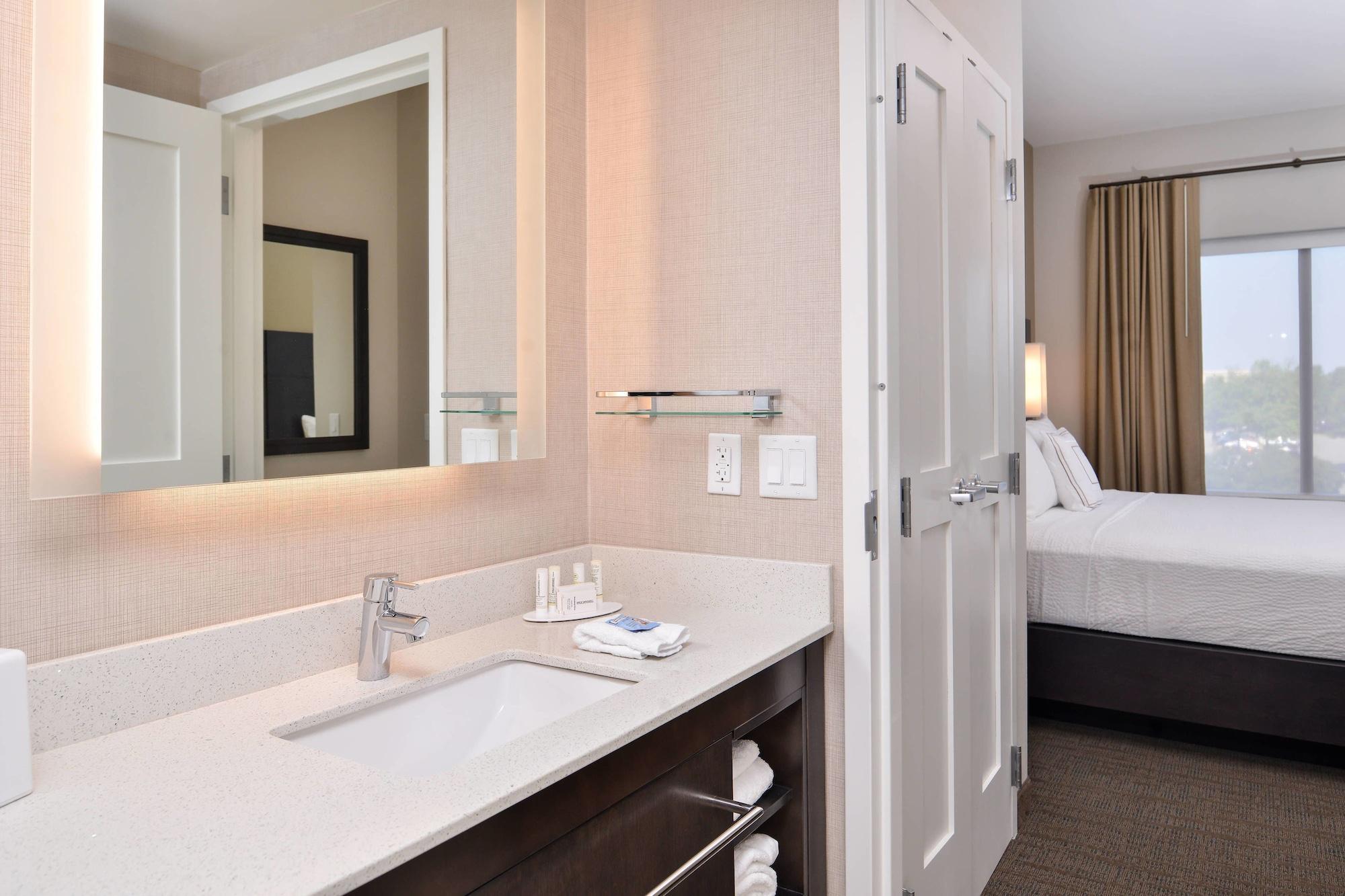 Hotel By Marriott Northlake Charlotte
