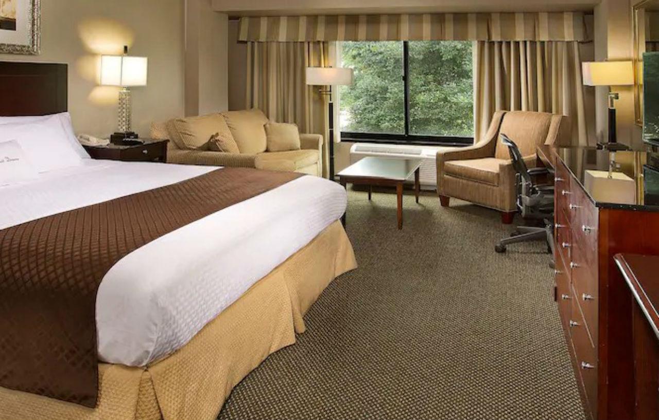 Doubletree By Hilton Airport Hotel