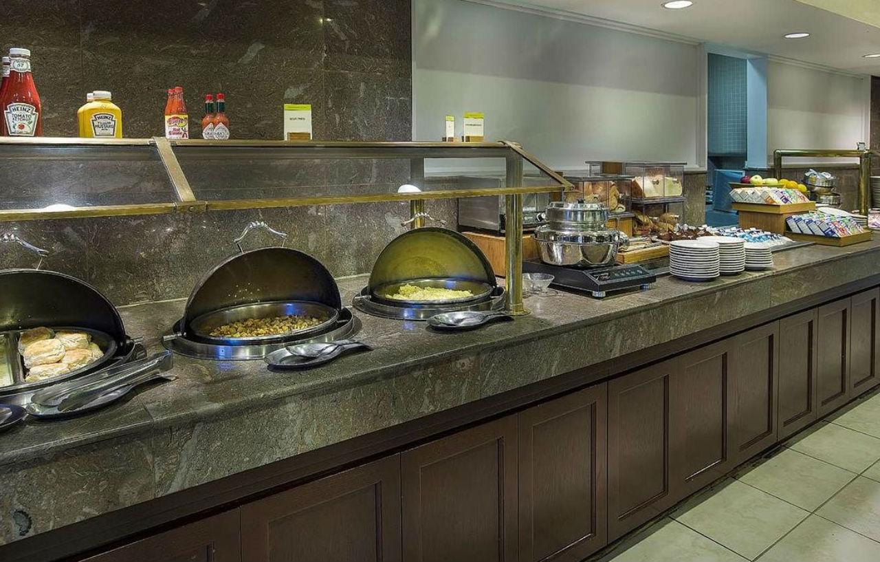 Hotel Doubletree By Hilton Airport 4*