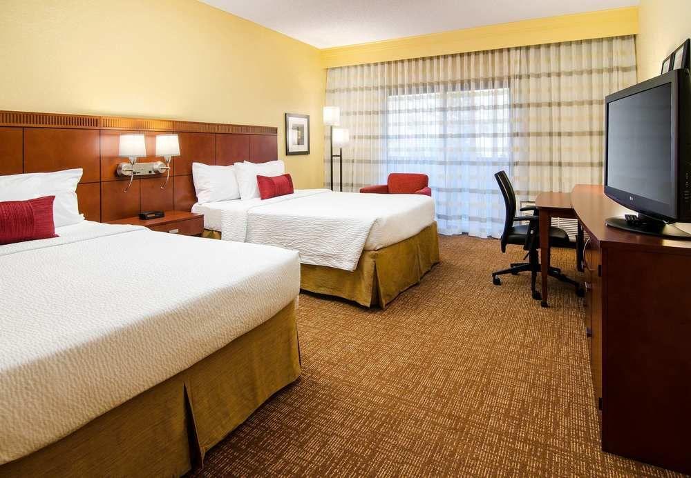 Courtyard Arrowood Hotel Charlotte