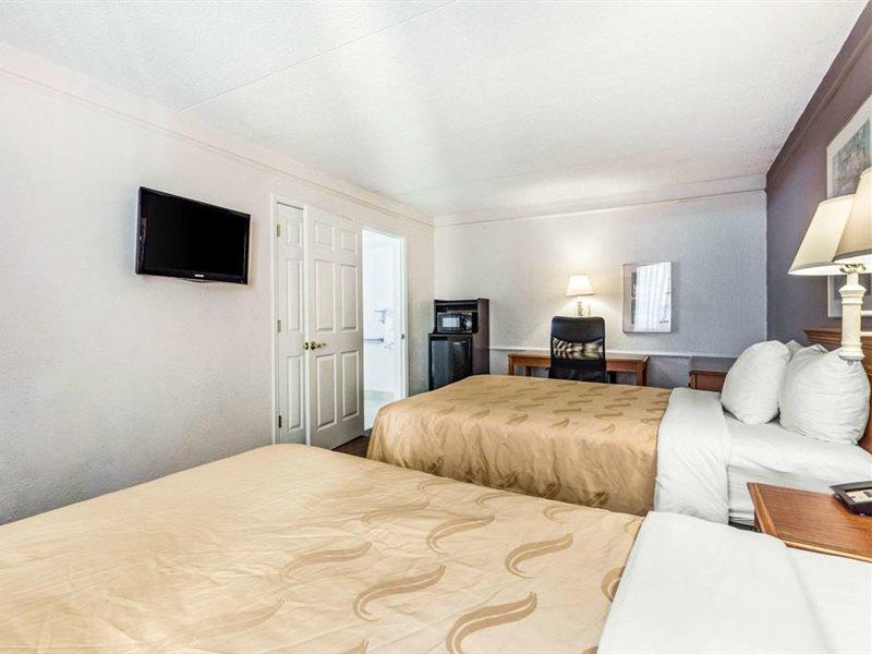 Quality & Airport Hotel 2*