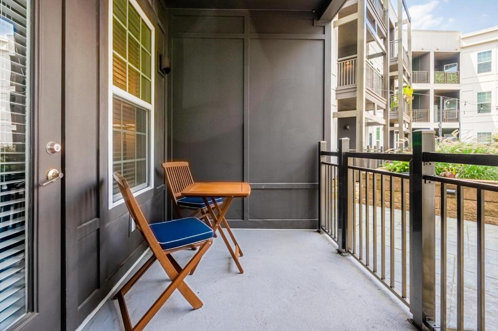 Beautiful 1br W Balcony Gym Patio Areas *