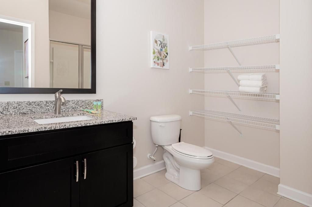 Apartment Beautiful 1br W Balcony Gym Patio Areas *