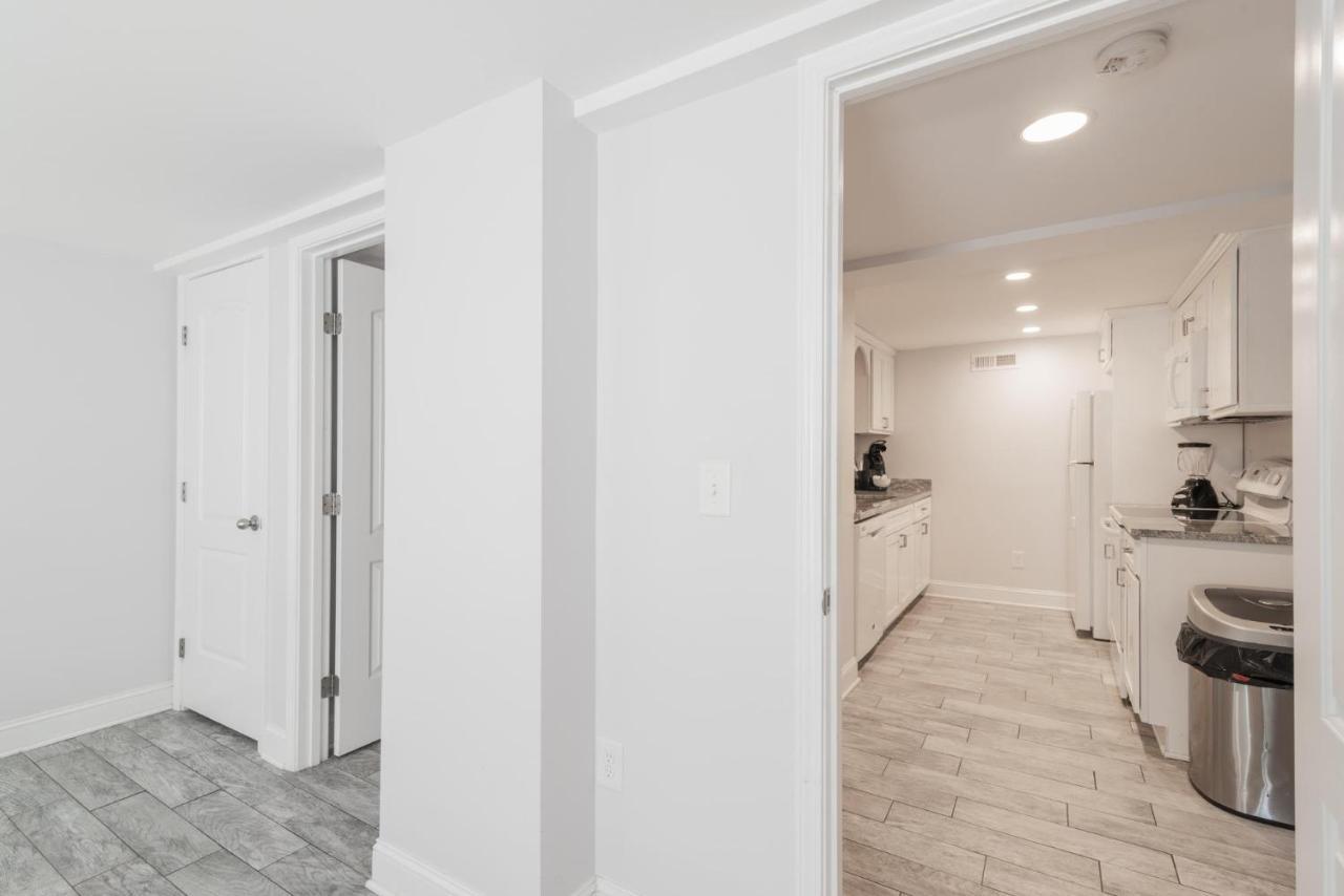 Cool - Close To Uptown - Walk Everywhere Holiday home *