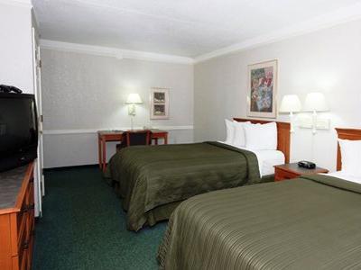Quality & Airport 2* Charlotte