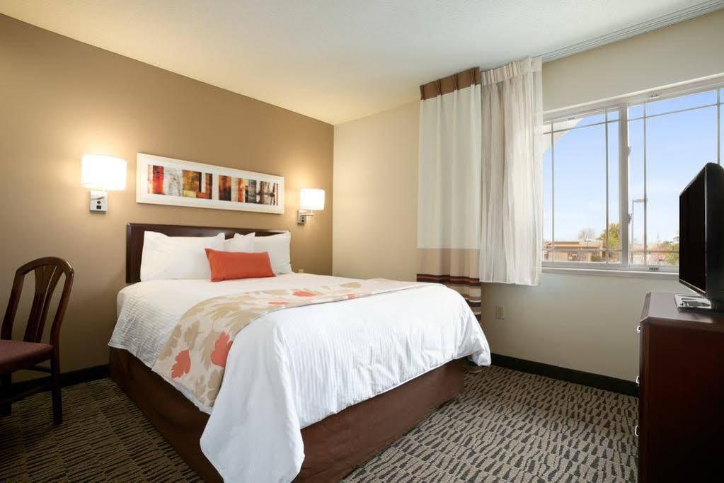 Mainstay - Executive Park