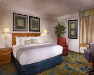 La Quinta By Wyndham Airport South Hotel