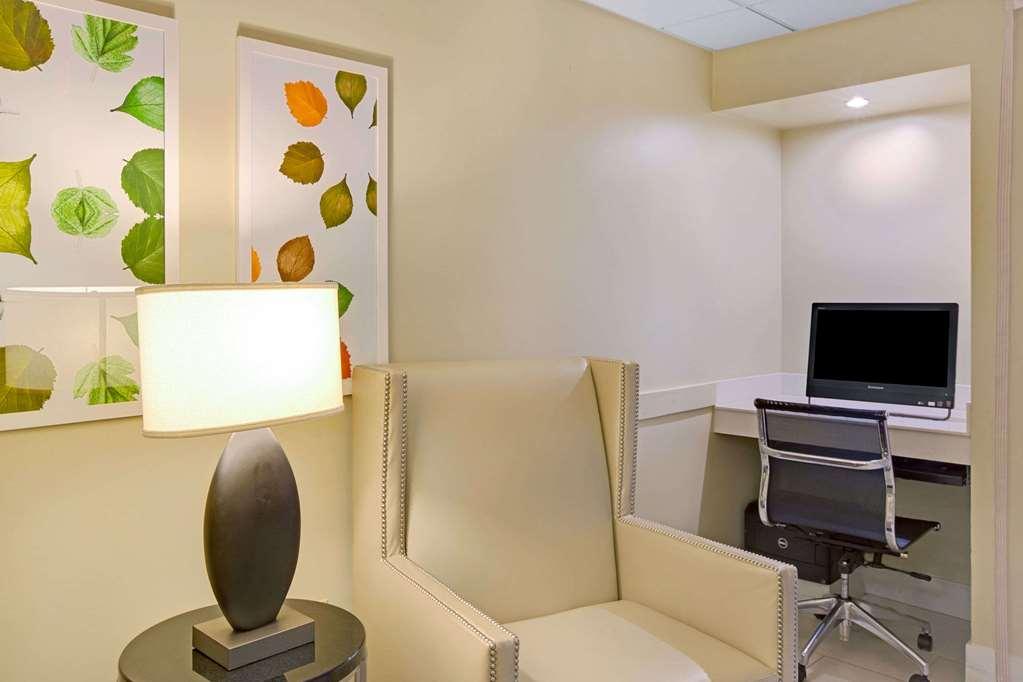 Hotel Mainstay - Executive Park Charlotte