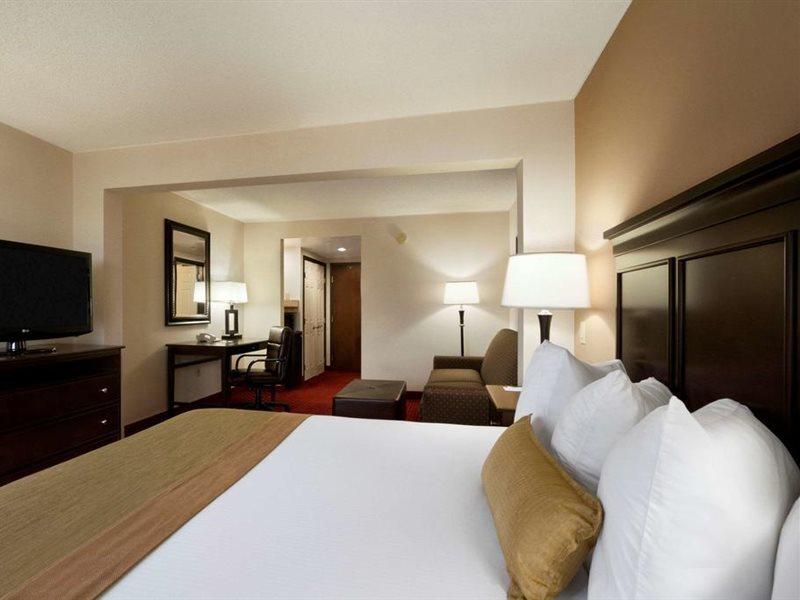 Spark By Hilton Tyvola I-77 Charlotte