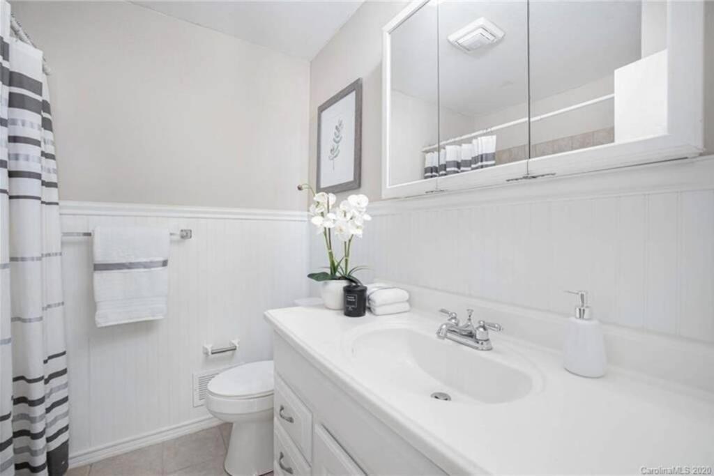 Modern House W/ Easy Access To Upt & Se Holiday home Charlotte