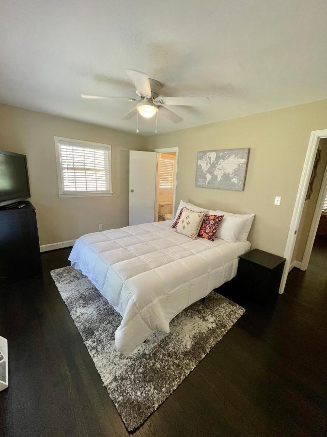 Holiday home Modern House W/ Easy Access To Upt & Se Charlotte