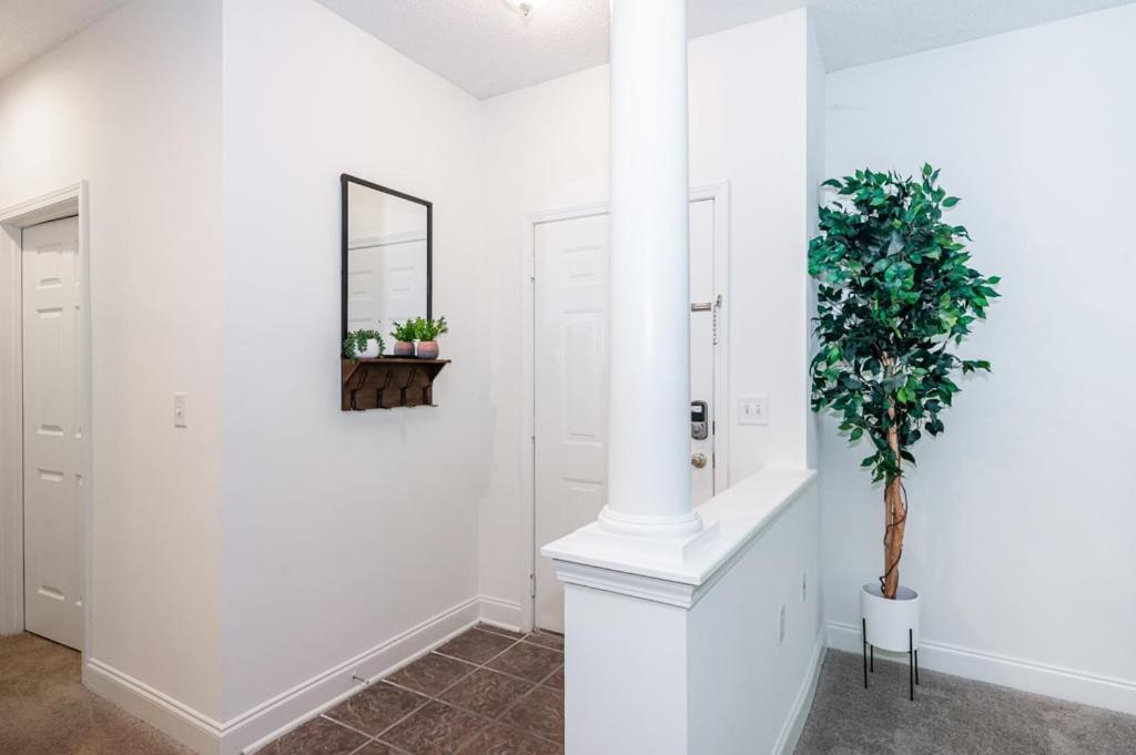Designed 2br With Gym And Balcony Apartment Charlotte