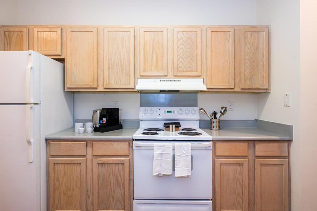 Designed 2br With Gym And Balcony Apartment *