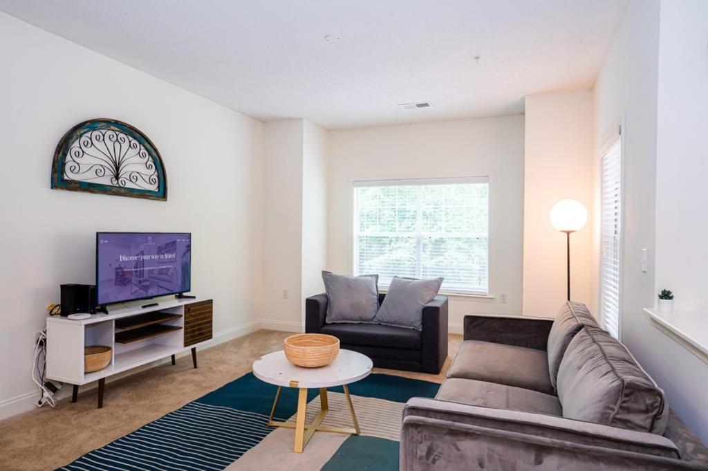 Apartment Designed 2br With Gym And Balcony