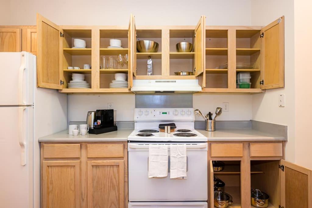 Designed 2br With Gym And Balcony Apartment Charlotte