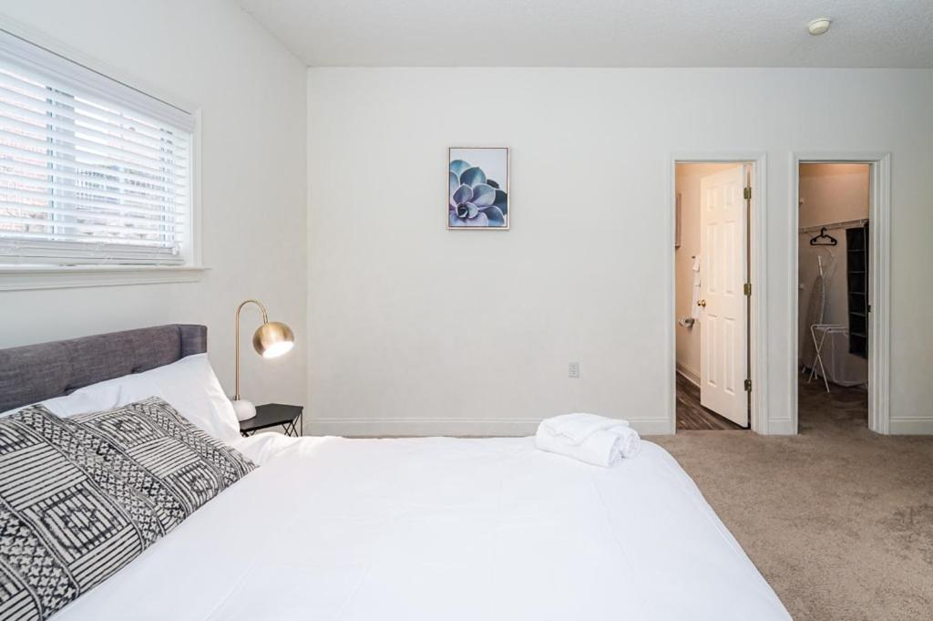 Designed 2br With Gym And Balcony Apartment