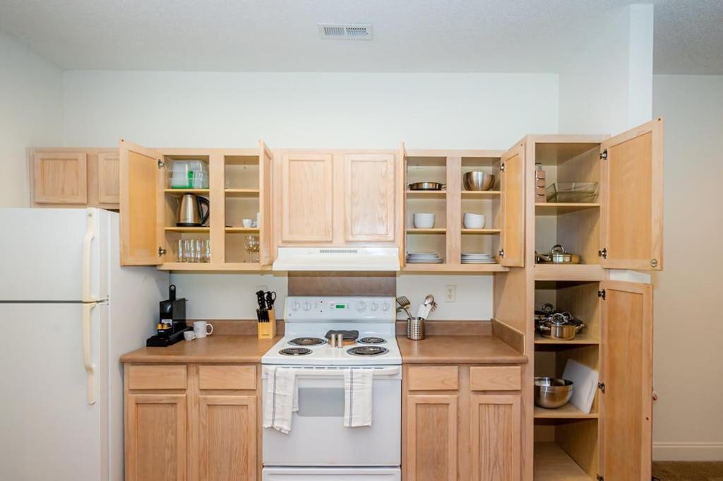 Open And Brilliant 2br With Balcony And Gym Apartment Charlotte