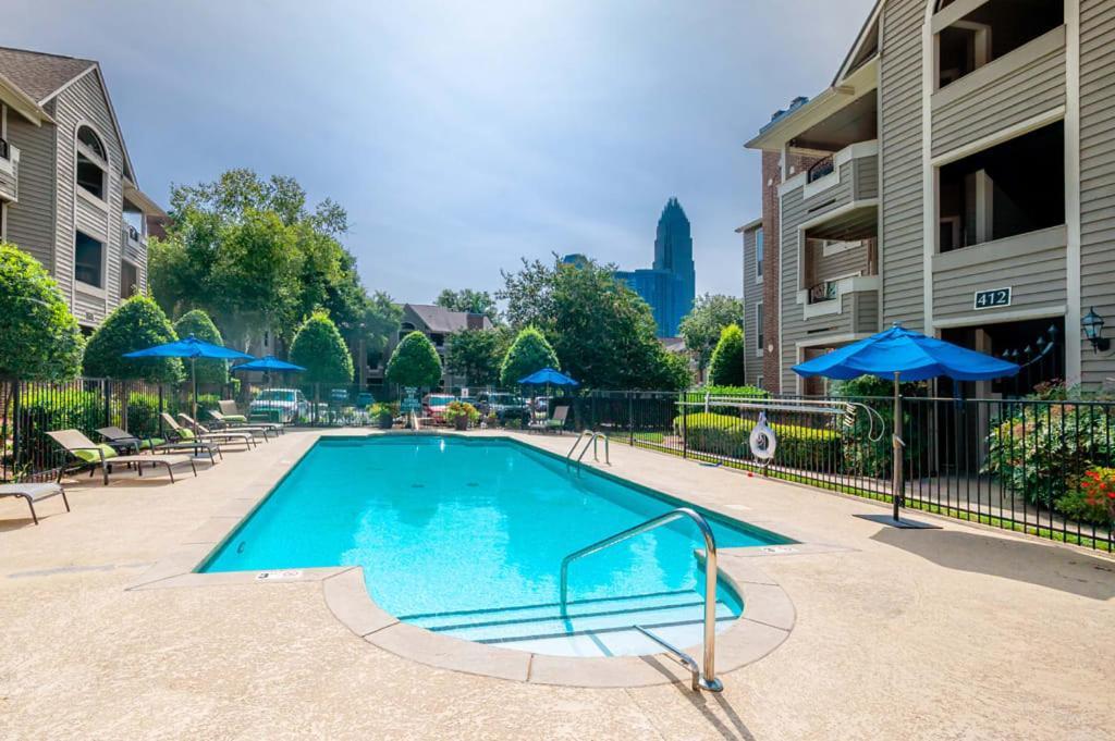 Unique 2br Prime Location With Gym & Parking *