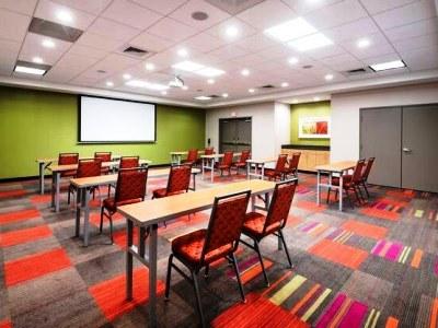 Home2 By Hilton Airport Hotel 3*