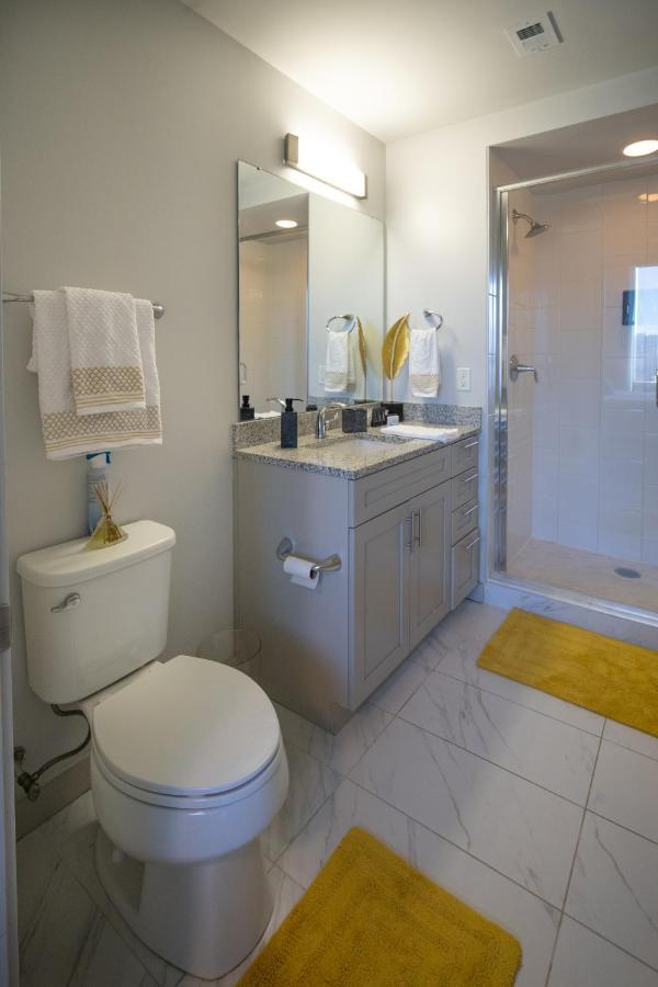 Apartment 1Bd Nestled Uptown Apartment