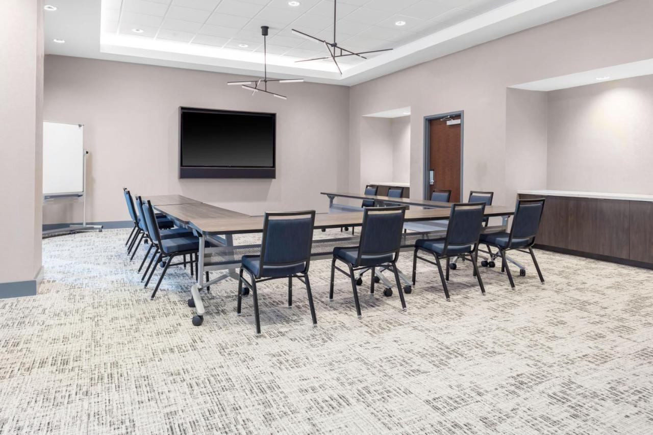 Hotel Hyatt House Rea Farms 3*