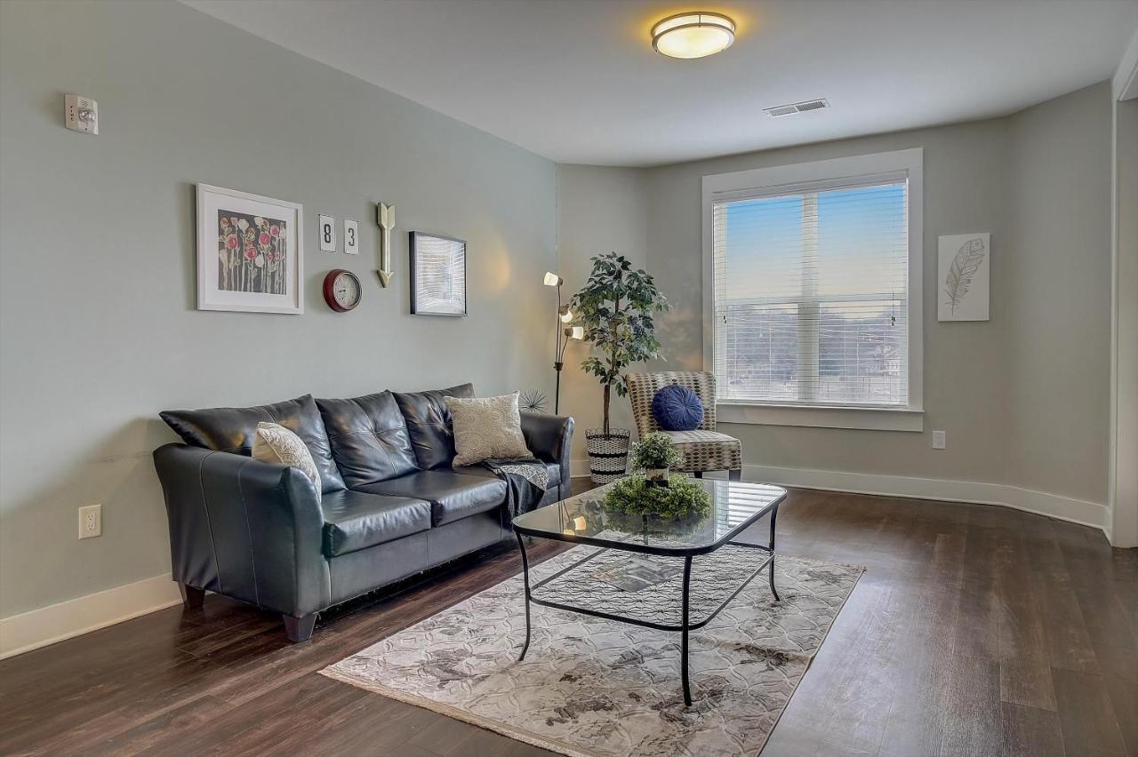 Frontdesk Berkshire Dilworth Apts Midtown Apartment
